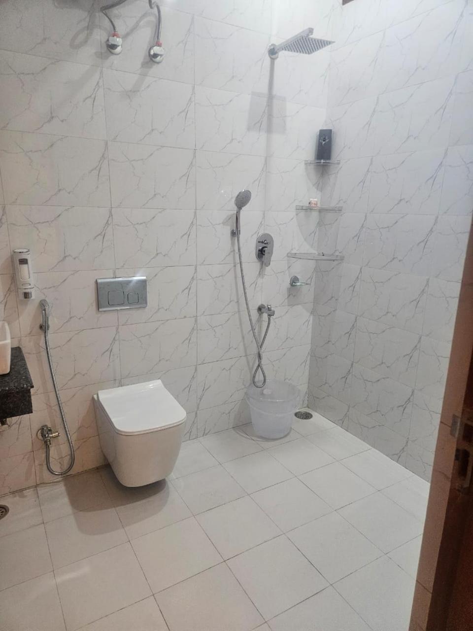 Bed and Breakfast Ashirwaad 249 Большая Нойда Экстерьер фото