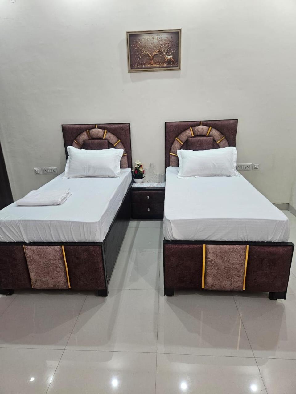 Bed and Breakfast Ashirwaad 249 Большая Нойда Экстерьер фото