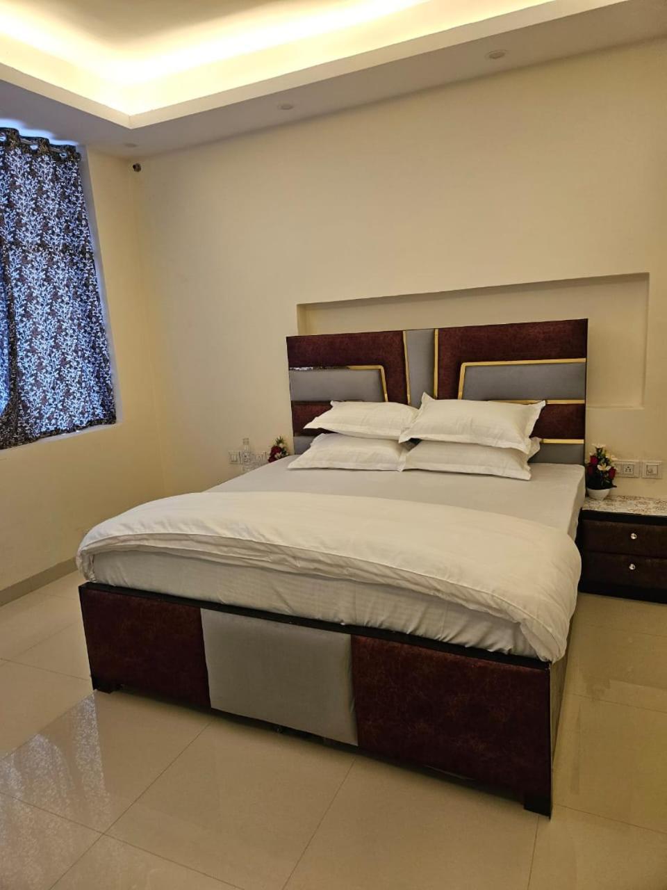 Bed and Breakfast Ashirwaad 249 Большая Нойда Экстерьер фото