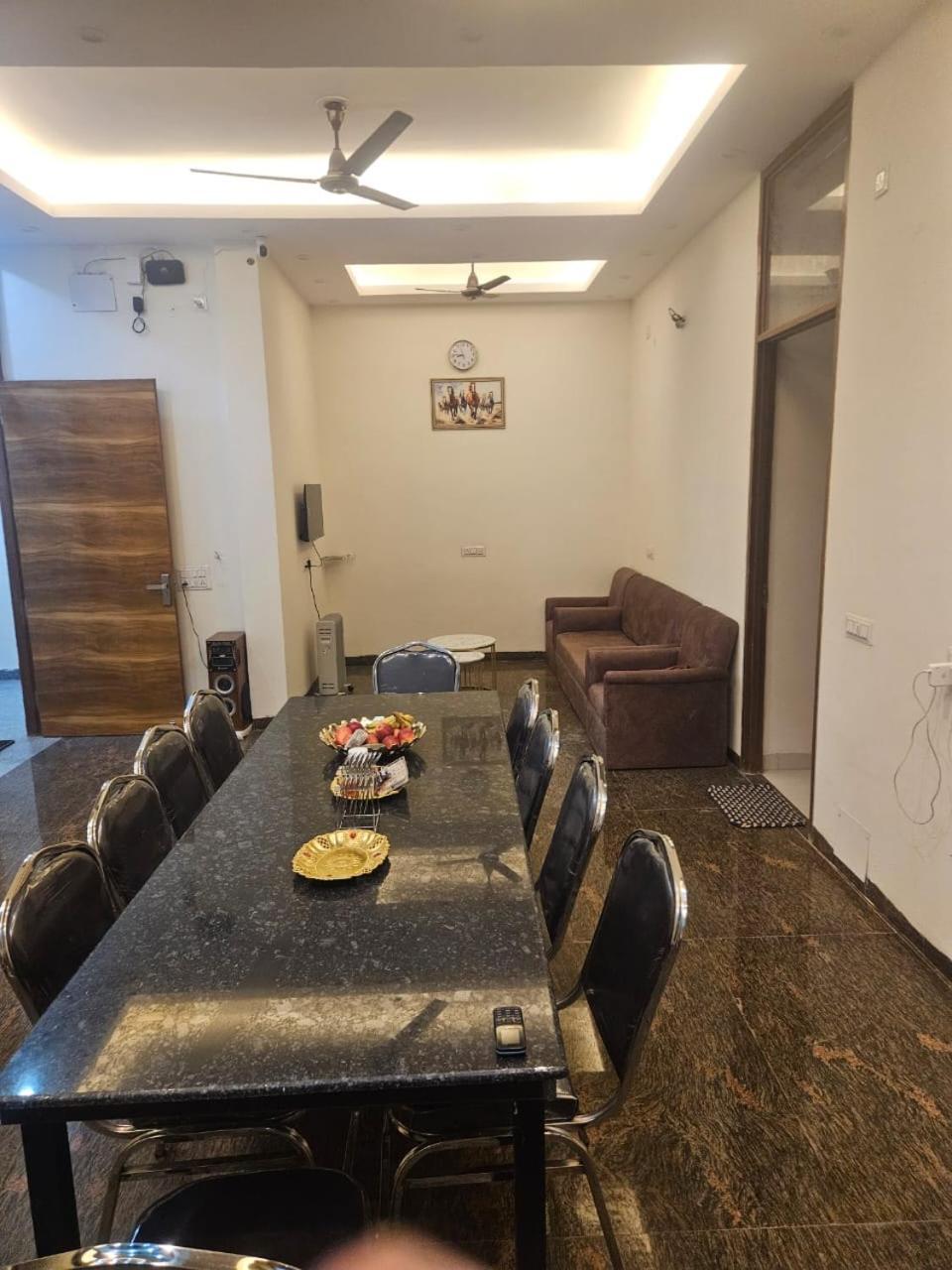 Bed and Breakfast Ashirwaad 249 Большая Нойда Экстерьер фото