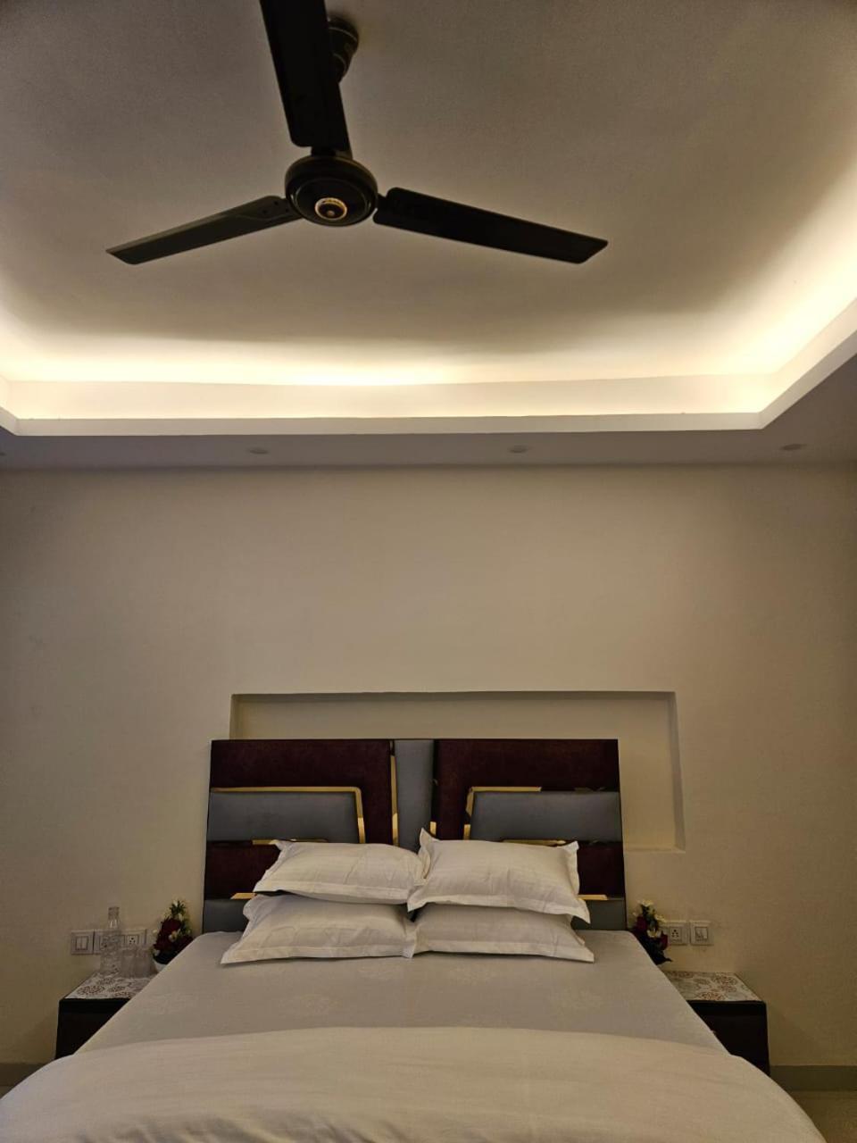 Bed and Breakfast Ashirwaad 249 Большая Нойда Экстерьер фото