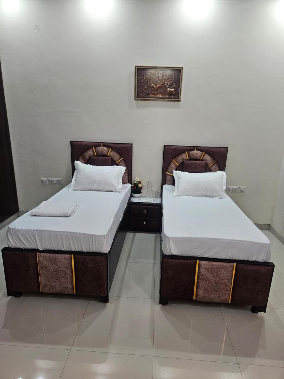 Bed and Breakfast Ashirwaad 249 Большая Нойда Экстерьер фото