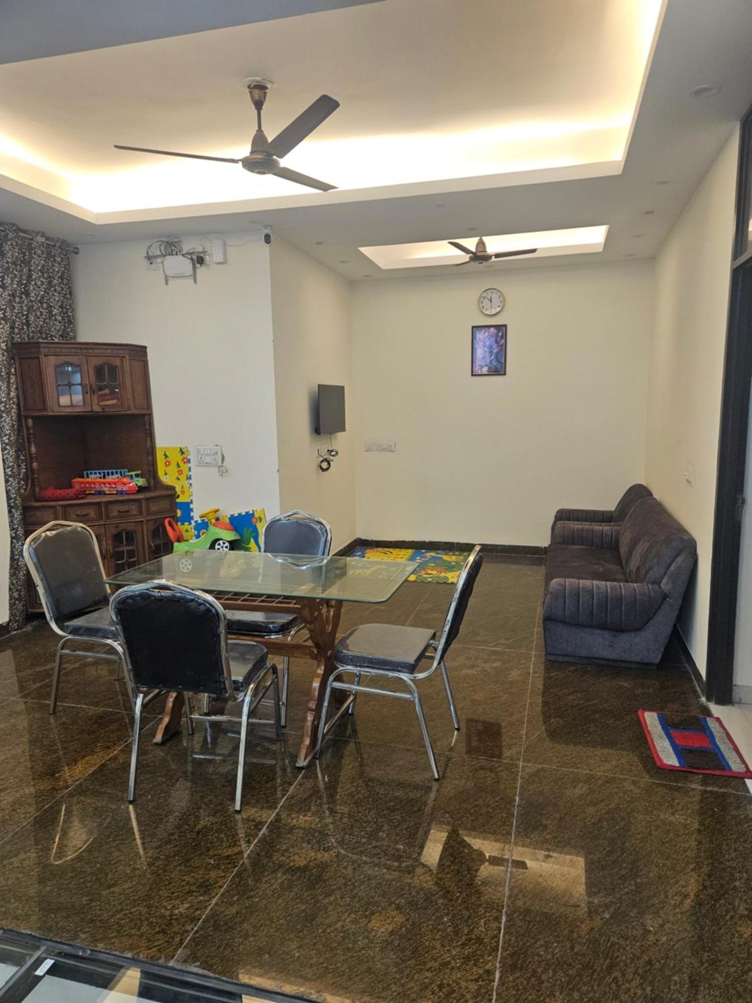 Bed and Breakfast Ashirwaad 249 Большая Нойда Экстерьер фото