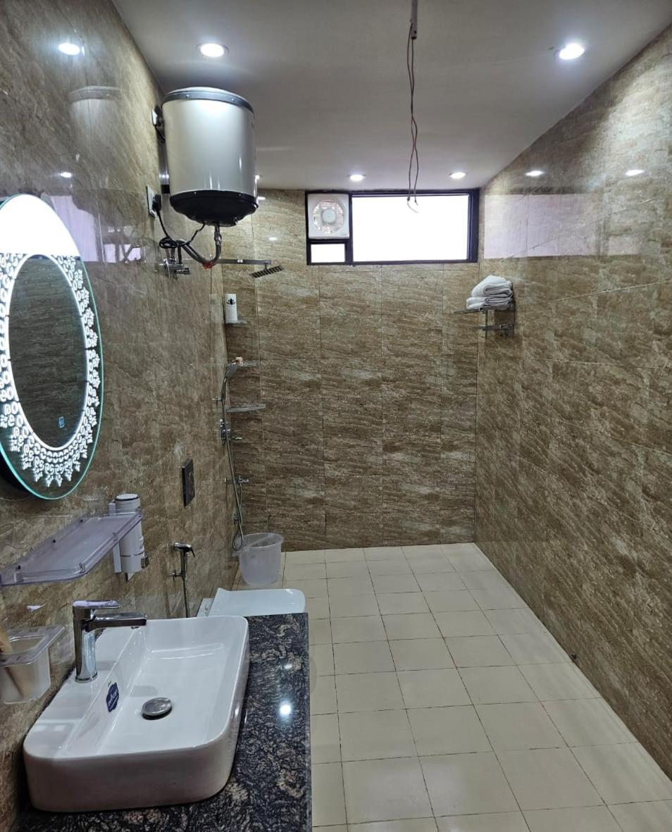 Bed and Breakfast Ashirwaad 249 Большая Нойда Экстерьер фото